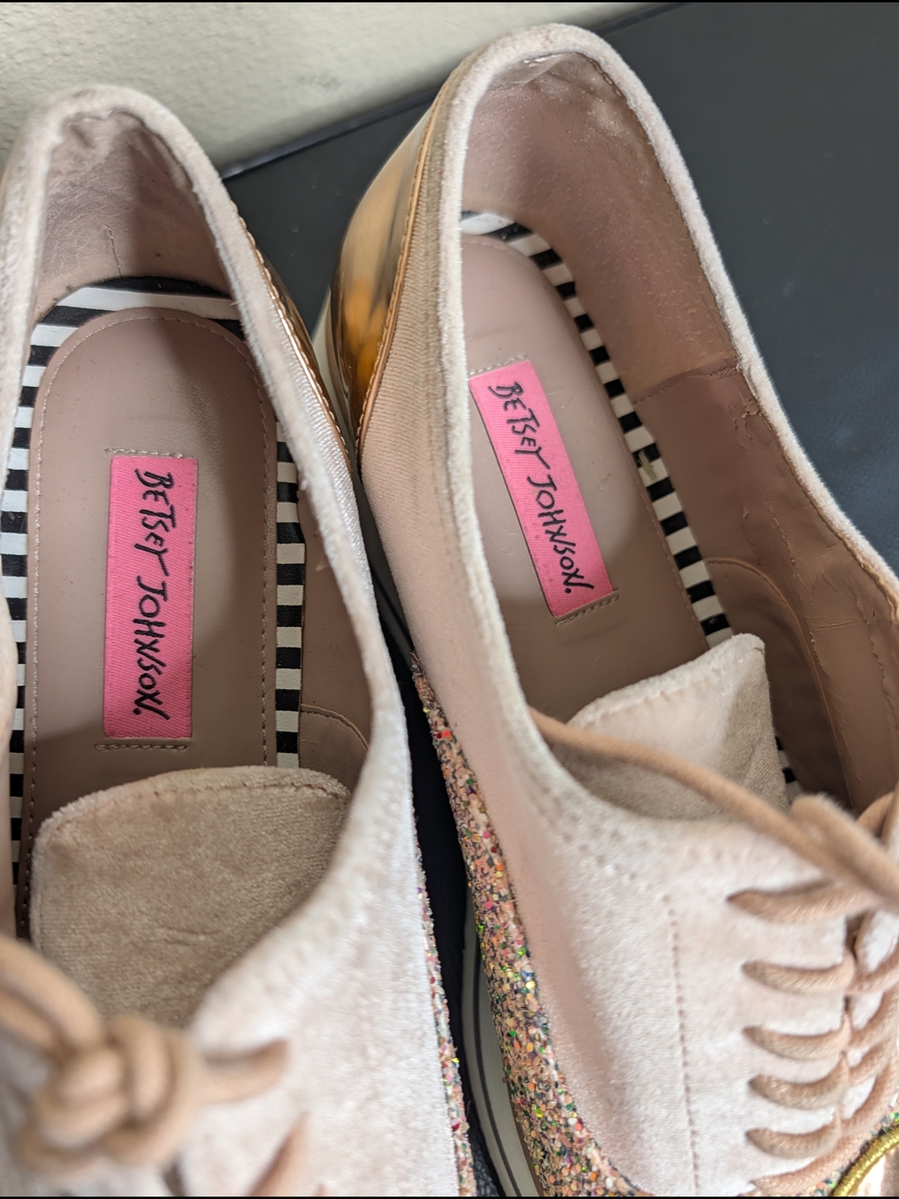 Betsey Johnson Walker Glitter Platform Sneakers Heart Patch Pink Size 9 - Picture 6 of 11